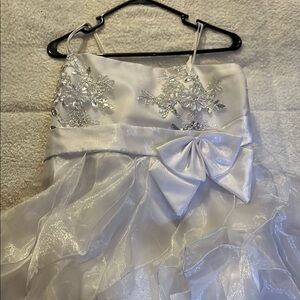 Elegant White Kids Dress with Floral Embellishments